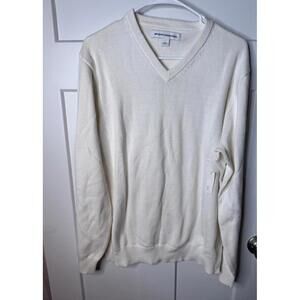 Cream V neck sweater a staple piece NWT Amazon essentials size Large pullover